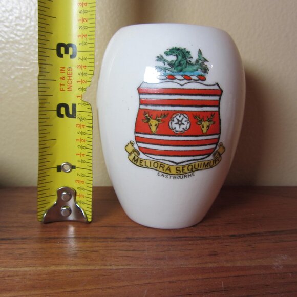 W.H. Goss crested heraldry china vintage Eastbourne (GC074 Grace) - Picture 5 of 7